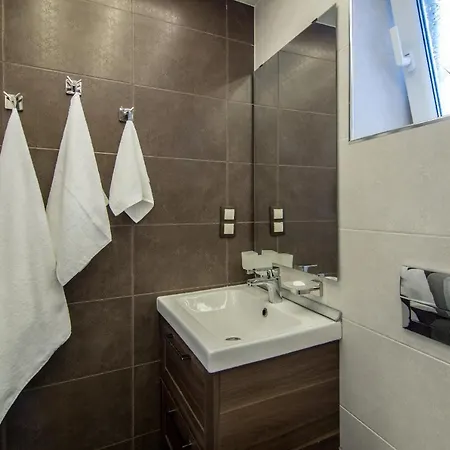 Modern Flat Nearby Center Fast Internet Apartament